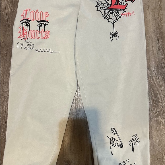 Love hurts sweatpants - Picture 2 of 6